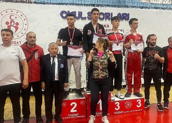 İzmirli Öğrencilerden Yeni Madalyalar