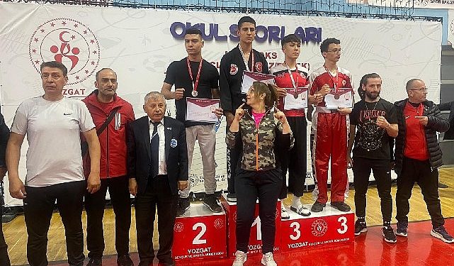 İzmirli Öğrencilerden Yeni Madalyalar