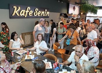 “Kafe Senin”, Hizmete Girdi