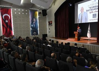 Karabağlar Belediyesi’nde bayramlaşma sevinci