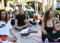 Karşıyaka’da en uzun güne yoga ile başladılar