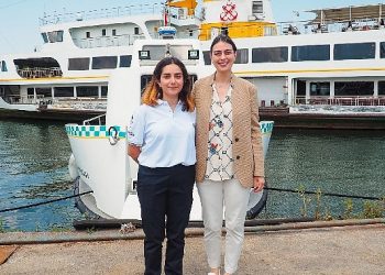 Kent Sınırları tarihinin birinci bayan kaptanı Deniz Taksi’nin dümeninde