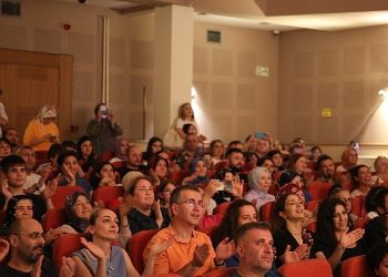 Kocaeli Büyükşehir’in Çocuk Korosu, müzikleriyle geçmişe götürdü