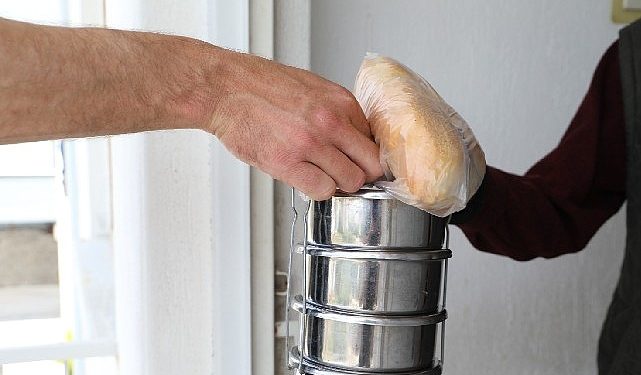 Kurban bağışları muhtaçlık sahiplerinin sofralarına ulaşıyor