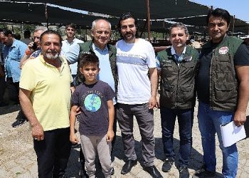 Lider Esat Öztürk Kurban pazarını ziyaret etti