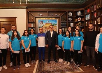 Lider Savran Başarılı Atletleri Ödüllendirdi