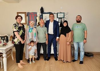 Lider Savran, mahallelerde mesken ziyaretlerinde bulundu