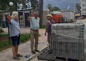 Lider Topaloğlu Beldibi’nde yol çalışmalarını inceledi