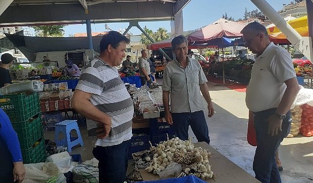 Lider Topaloğlu pazar esnafını ziyaret etti