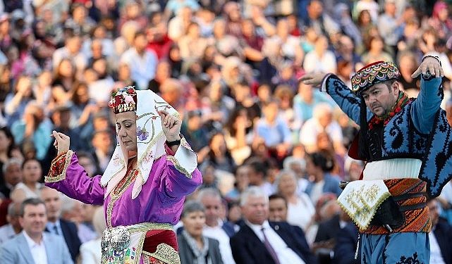 Memleketler arası Bergama Kermes Şenliği’ne harika açılış