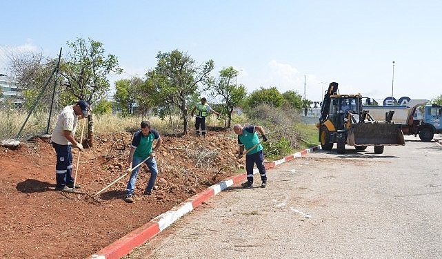 Mersin Yenişehir Belediyesi park ve yeşil alanlarda çalışmalarını sürdürüyor