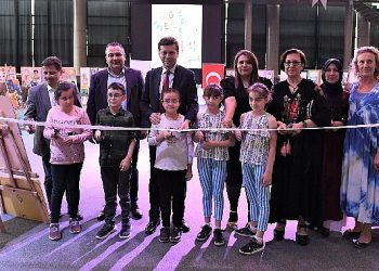 Minik ressamlar yaptıkları fotoğraflarla hayran bıraktı