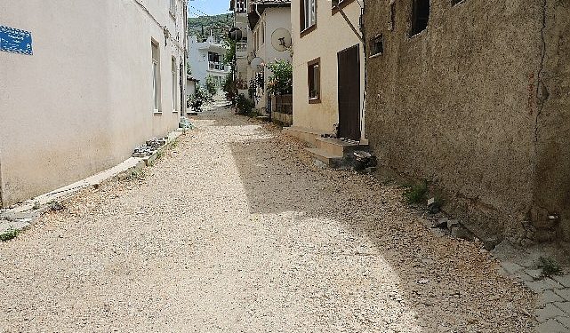 Mudanya Belediyesi, Büyükşehir’in unuttuğu Kumyaka’da yolları yenileyecek