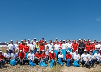 Philip Morris Türkiye ve Torbalı sanayi kuruluşları çalışanları Fetrek Çayı’ında paklık yaptı