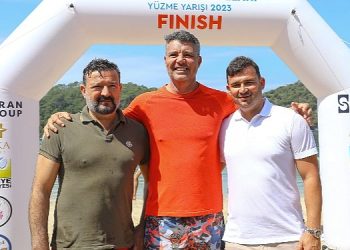 Sadettin Saran, Manisiz Kulaçlar Etkinliğinde Özel İhtiyaçlı Gençlerle Kulaç Attı