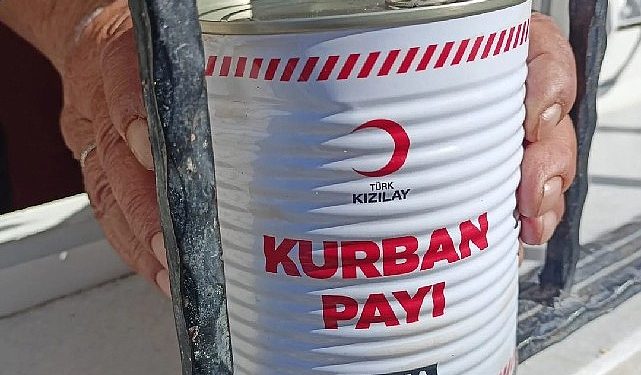 Türk Kızılay İzmir Vilayet Şubesi bayramda da gereksinim sahibi ailelerin yanında olmaya devam ediyor