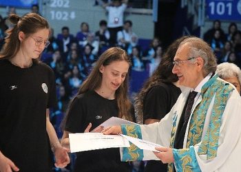 Üsküdar Üniversitesi 10. Mezunlarını uğurladı
