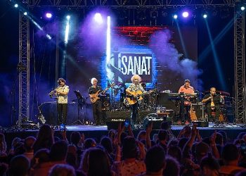 Yeni Türkü İş Sanat Çarşamba Sahnesi’nde Marmaris’i Salladı