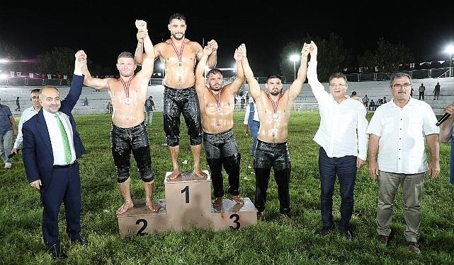 17. Edremit Şehit Hamdibey Güreşleri Yapıldı