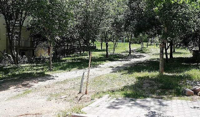 2000 Meskenler mahallesi’nde bulunan 2 park daha yenileniyor