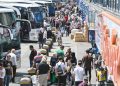 Bayram tatilini bitiren otogar ve havalimanlarına akın etti