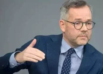 Michael Roth, Fransa’da istikrarının tehlikede olduğunu belirtti