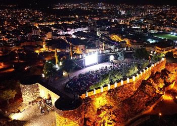 Açık hava sinema günlerine büyük ilgi