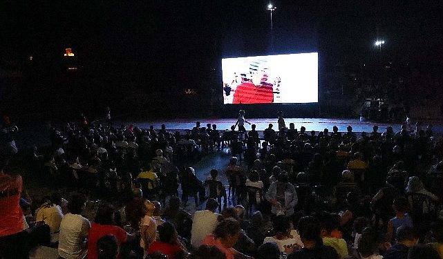 Açık havada sinema keyfi başladı