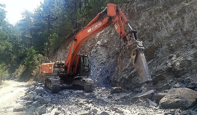 Alanya Beldibi yolunda asfalt hazırlığı sürüyor