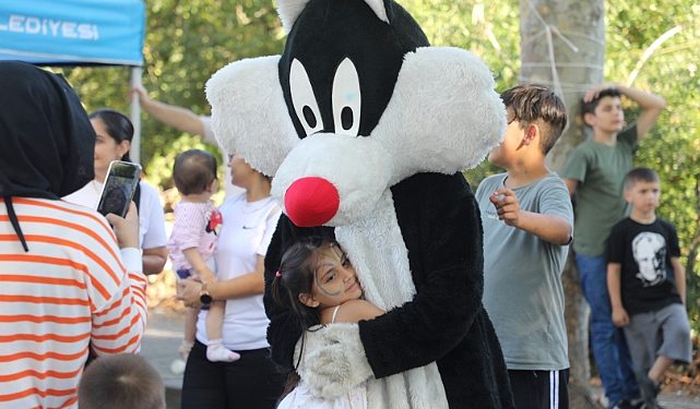 Alikahya’da gündüz farklı gece başka cümbüş