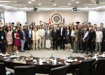 Ankara Üniversitesinde milletlerarası mezunlar için veda programı