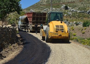 Antalya Büyükşehir Belediyesi Günnercik yayla yolunu asfaltlıyor