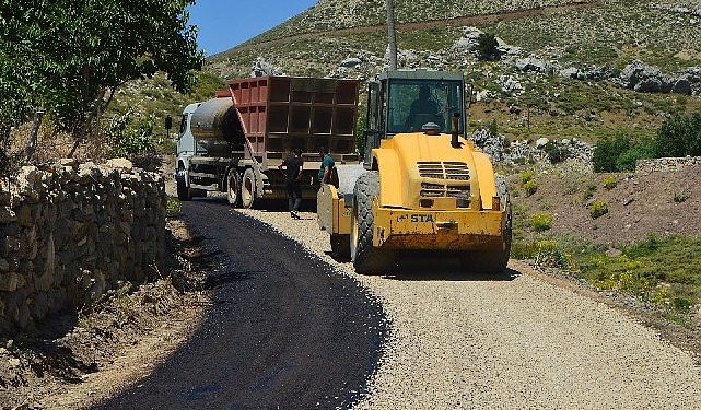 Antalya Büyükşehir Belediyesi Günnercik yayla yolunu asfaltlıyor
