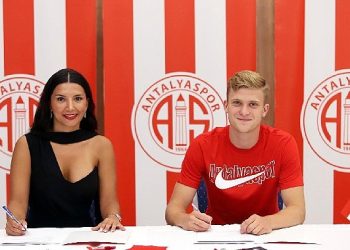 Antalyaspor’dan Fener’e Jakup çalımı