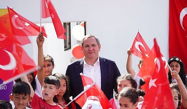 Ayvalık Belediyesi, yaz tatili mühletince çocukların ve gençlerin verimli ve keyifli vakit geçirmeleri maksadıyla yaz kursları düzenliyor.