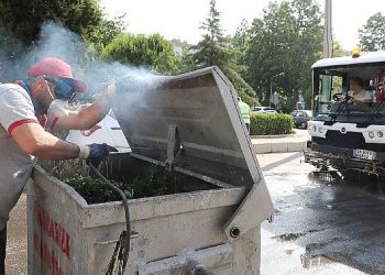 Bayraklı’nın sokaklarında yaz paklığı