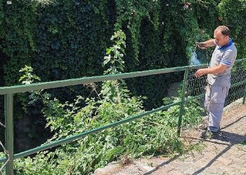 Beldibi’nde korkuluklar onarıldı