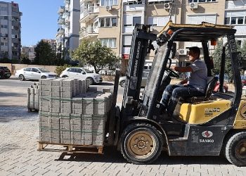 Belediye şantiyesi fabrika üzere üretiyor, Karşıyaka güzelleşiyor