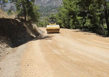 Belenobası-Gebece küme yolunda asfalt öncesi hazırlık