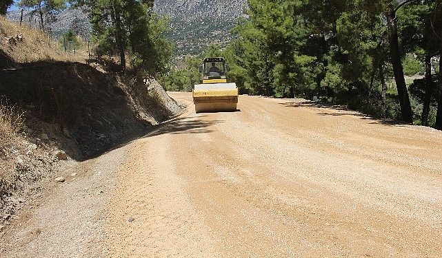 Belenobası-Gebece küme yolunda asfalt öncesi hazırlık