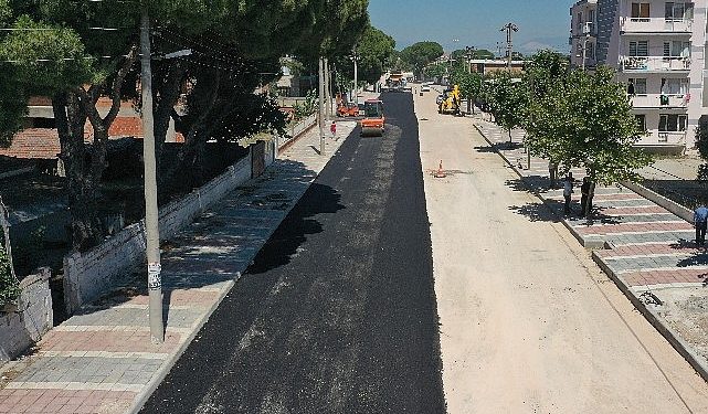 Bergama asfalt çalışmaları sürat kesmeden devam ediyor
