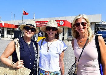 Bu yılın 10’uncu kruvaziyer gemisi de İzmir’e yanaştı