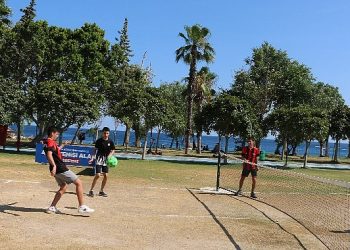 Büyükşehir’den gençlere ayak tenisi alanı
