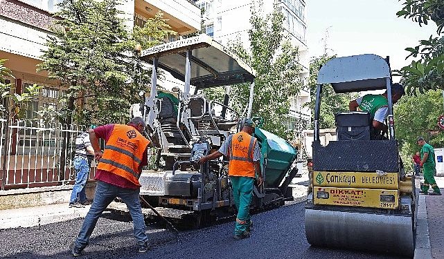 Çankaya’da asfalt çalışmaları sürat kesmeden devam ediyor