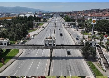 Çenesuyu ve 60 Konutların eski üstgeçitleri sökülüyor