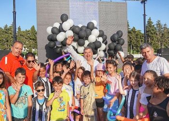 Çeşme Belediyespor Yaz Spor Okulları büyük bir coşkuyla başladı