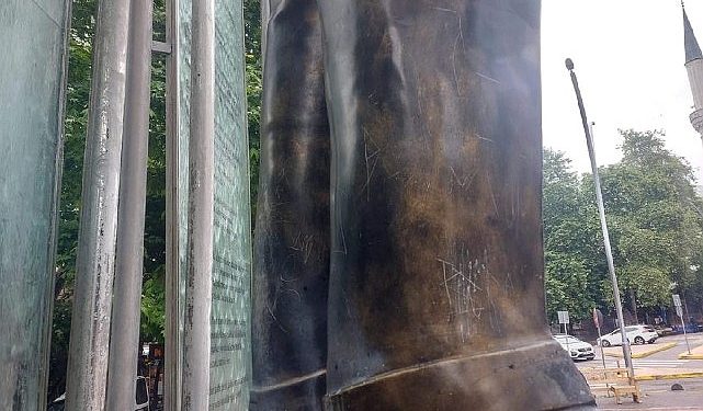 Çınarlık Meydanındaki Atatürk heykeli bakıma alınacak