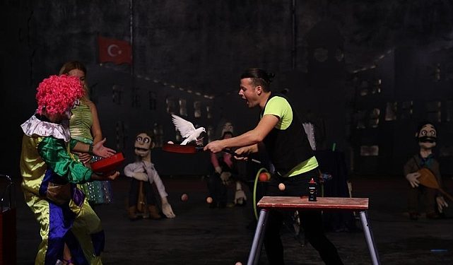 Çocuklar Sirk Gösterisi Ve Kukla Gösteriyle Eğlendi