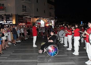 Cumhuriyet Bandosu Kemer’i salladı