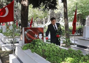 DEÜ Rektör Yardımcısı Prof. Dr. Tanarslan: Demokrasi Şehitlerimizi Rahmetle Anıyoruz